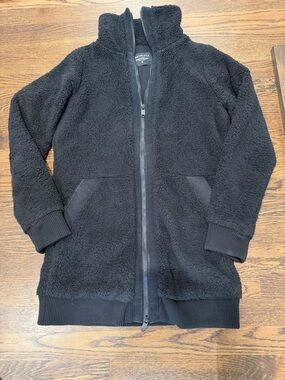Athleta Women’s Tugga Sherpa Jacket Black Full Zip Cozy Fleece XS